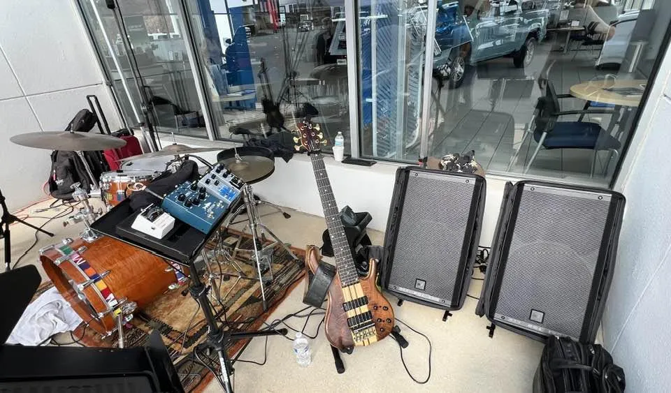 The rig with two RCF ART 932-A speakers